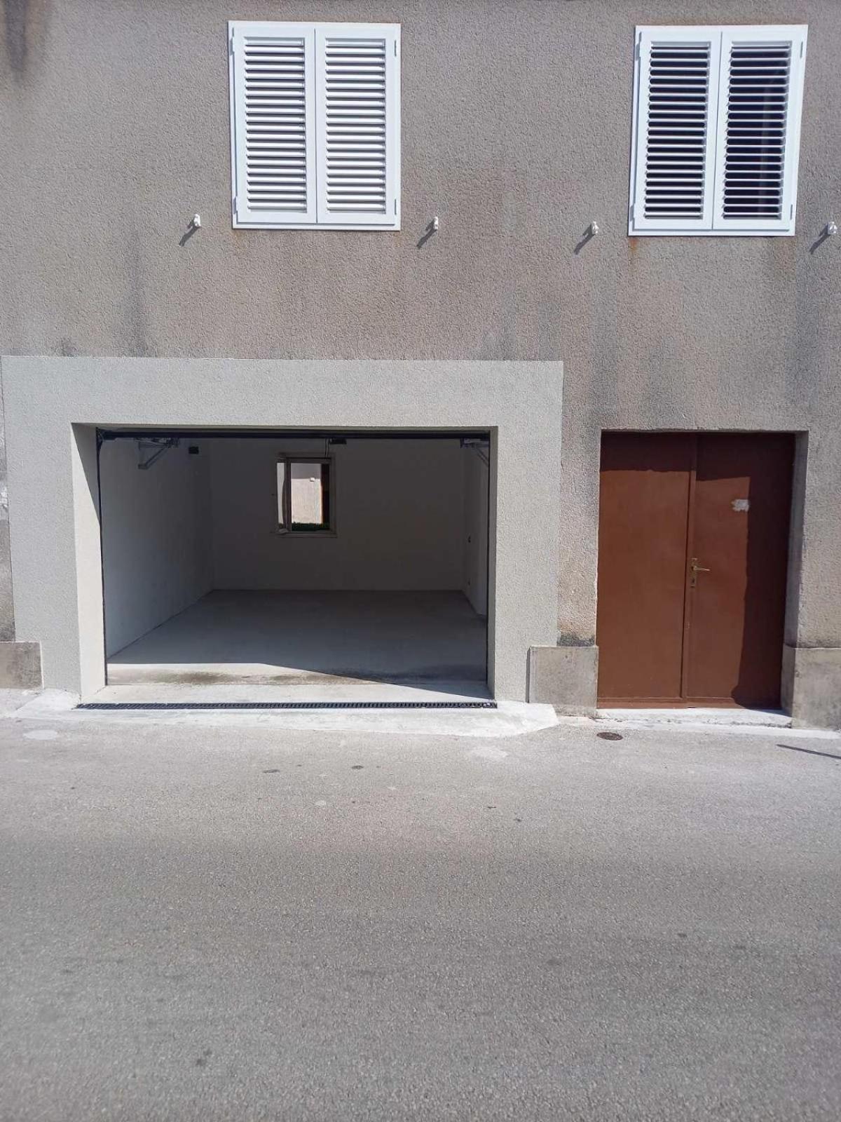 Apartment Ana, Free Garage Parking シベニク エクステリア 写真